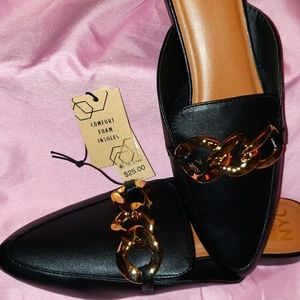 NYC MADDEN GOLD CHAIN ALMOND TOE MULE SIZE 8